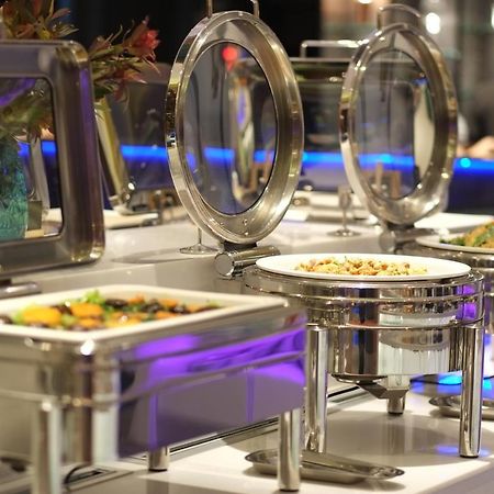 Bizotel Premier Hotel & Residence Банкок Екстериор снимка