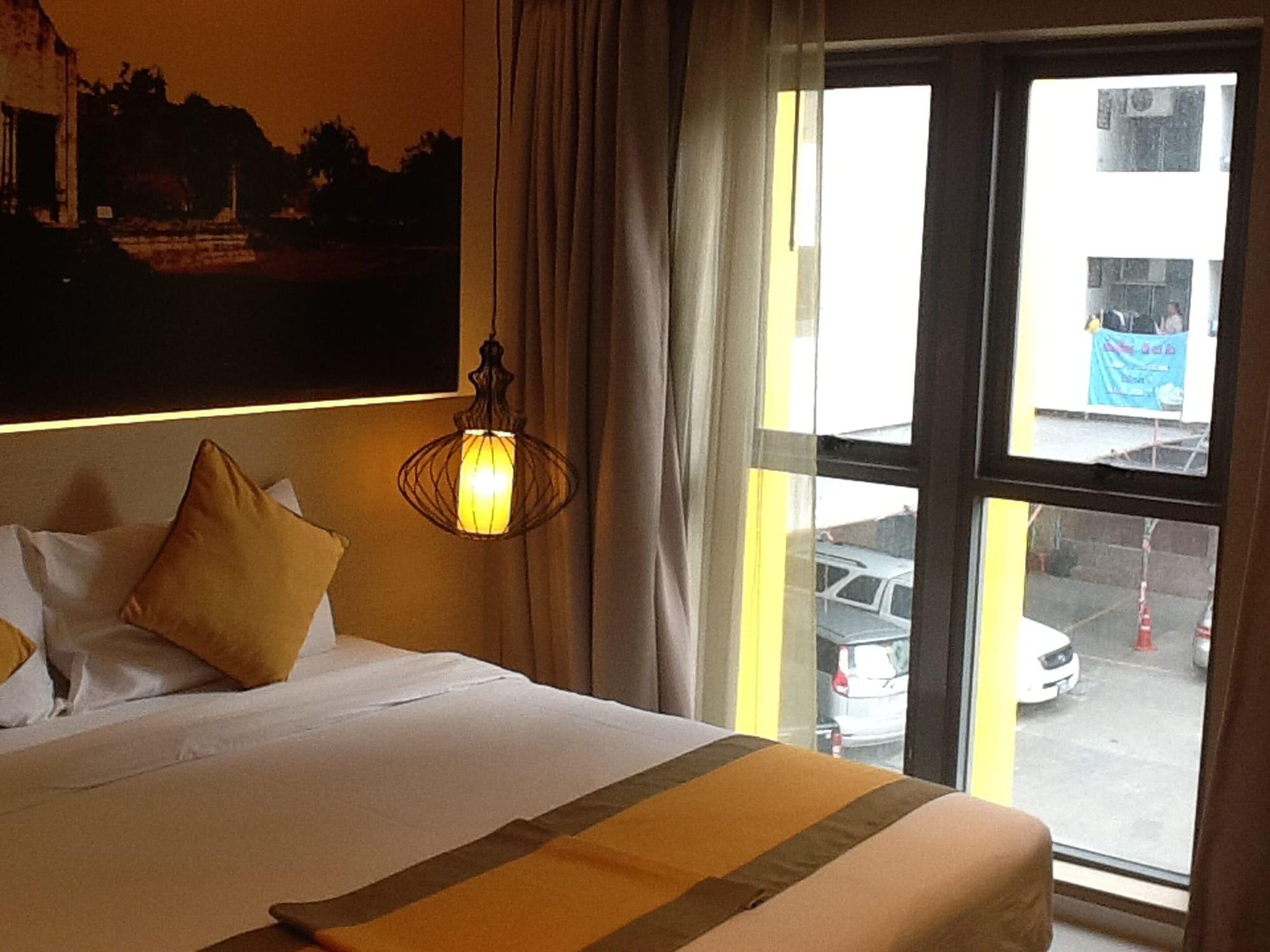 Bizotel Premier Hotel & Residence Банкок Екстериор снимка