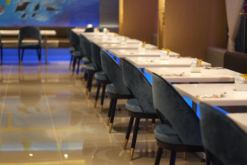 Bizotel Premier Hotel & Residence Банкок Екстериор снимка