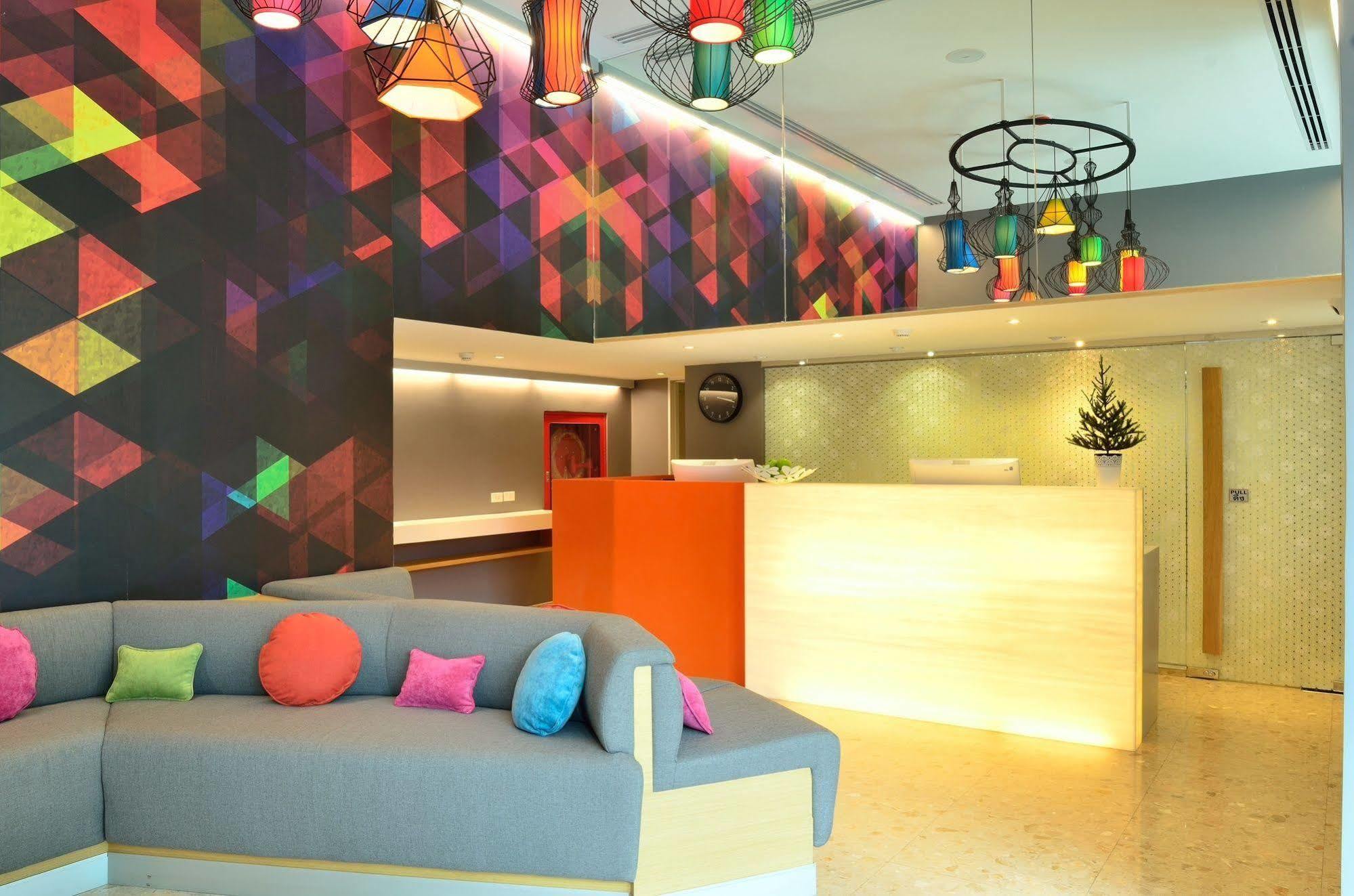 Bizotel Premier Hotel & Residence Банкок Екстериор снимка