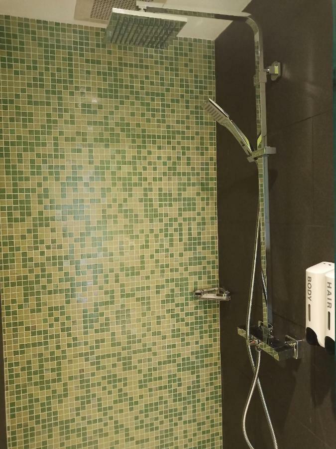 Bizotel Premier Hotel & Residence Банкок Екстериор снимка