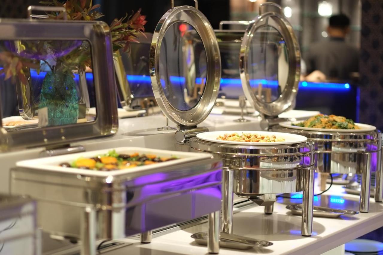 Bizotel Premier Hotel & Residence Банкок Екстериор снимка