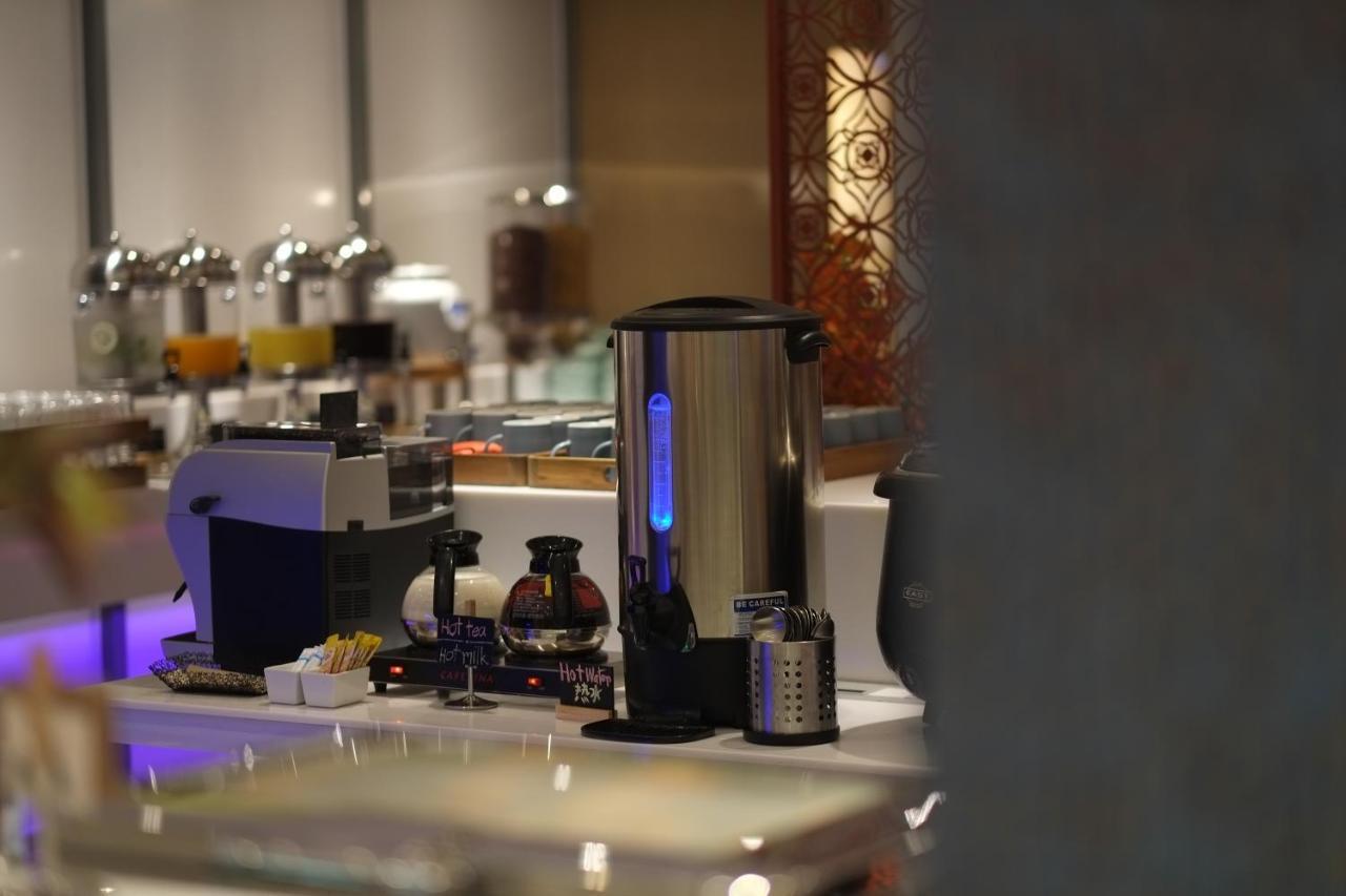 Bizotel Premier Hotel & Residence Банкок Екстериор снимка