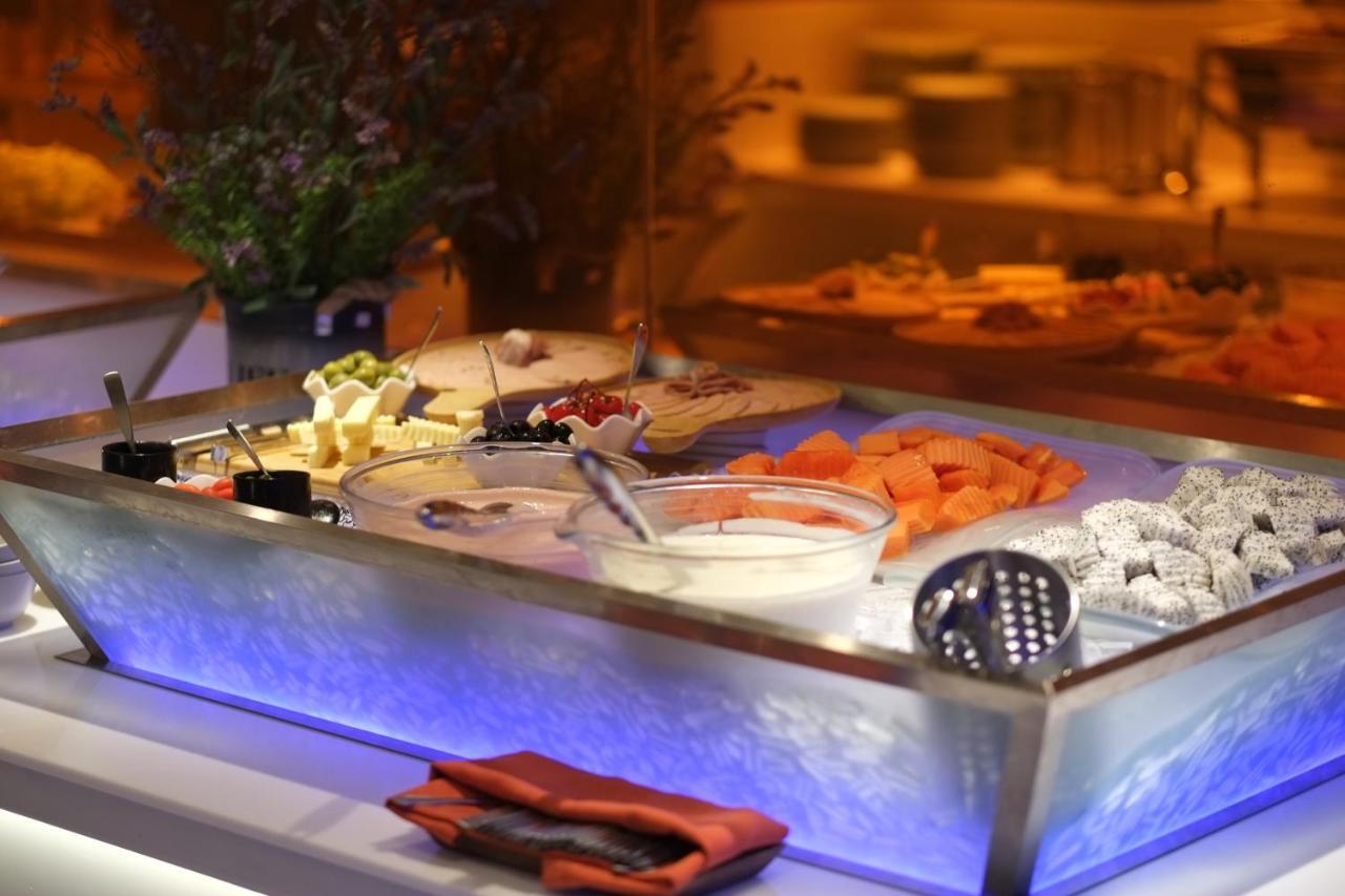 Bizotel Premier Hotel & Residence Банкок Екстериор снимка
